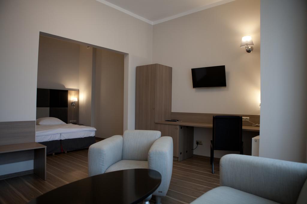 זיילונה גאורה Hotel Srodmiejski מראה חיצוני תמונה