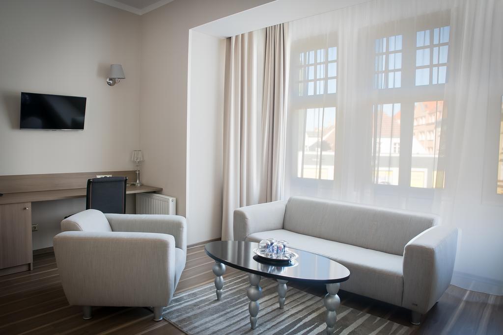 זיילונה גאורה Hotel Srodmiejski מראה חיצוני תמונה
