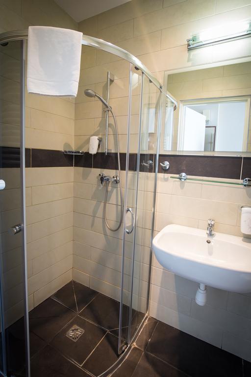 זיילונה גאורה Hotel Srodmiejski מראה חיצוני תמונה