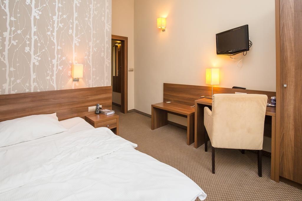 זיילונה גאורה Hotel Srodmiejski מראה חיצוני תמונה