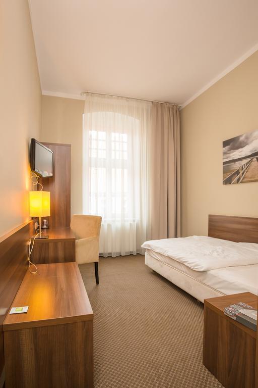 זיילונה גאורה Hotel Srodmiejski מראה חיצוני תמונה