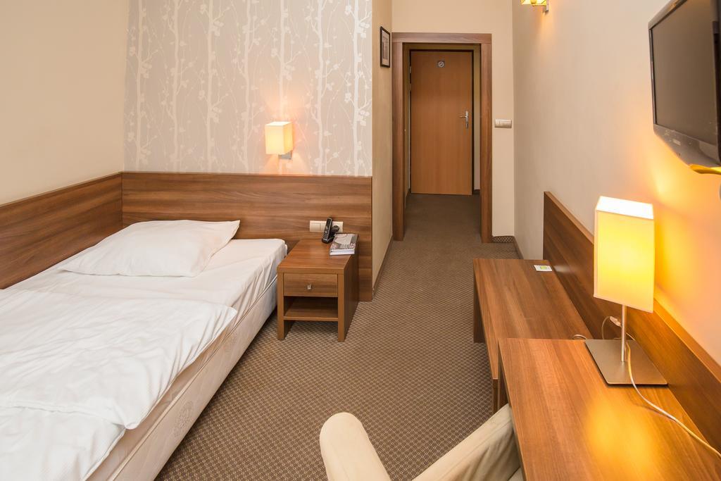 זיילונה גאורה Hotel Srodmiejski מראה חיצוני תמונה