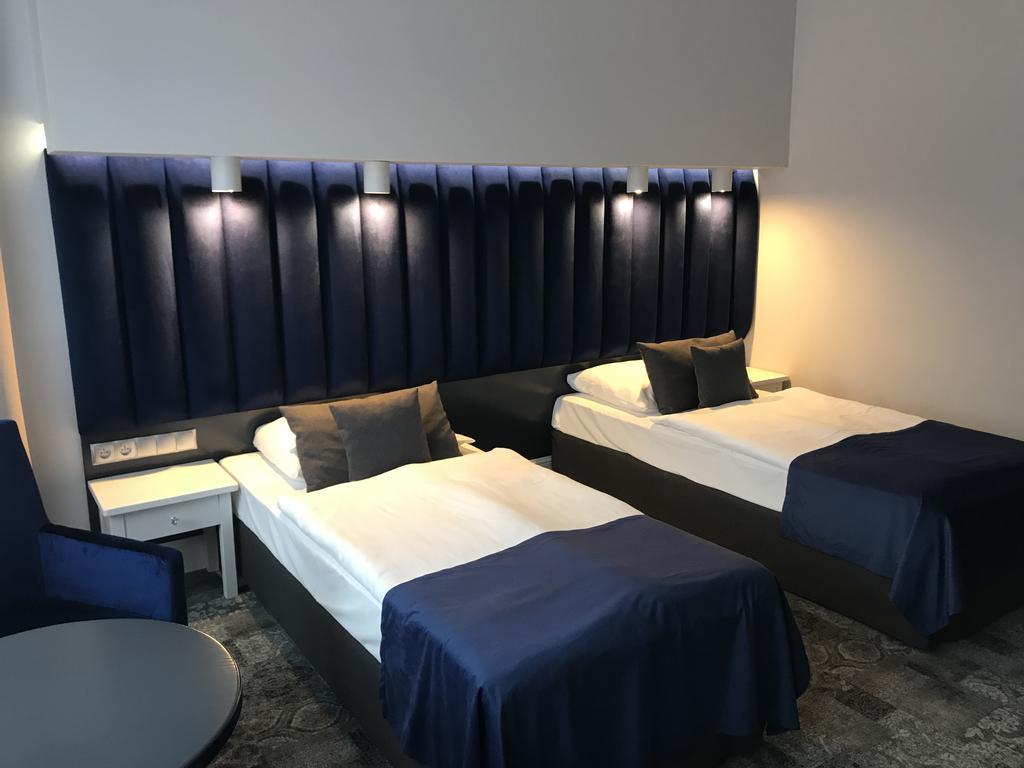 זיילונה גאורה Hotel Srodmiejski מראה חיצוני תמונה