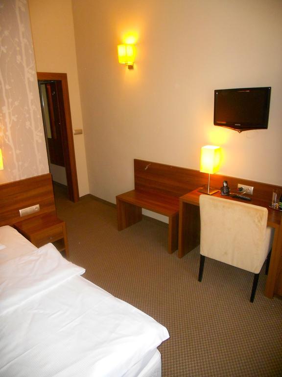 זיילונה גאורה Hotel Srodmiejski חדר תמונה