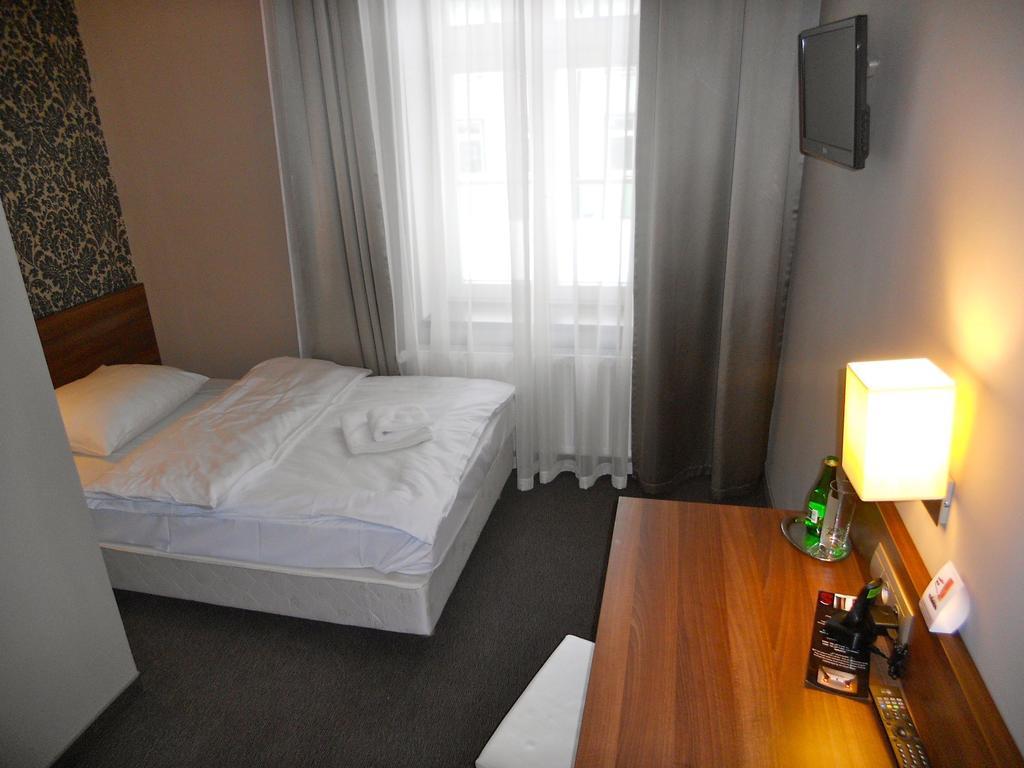 זיילונה גאורה Hotel Srodmiejski חדר תמונה