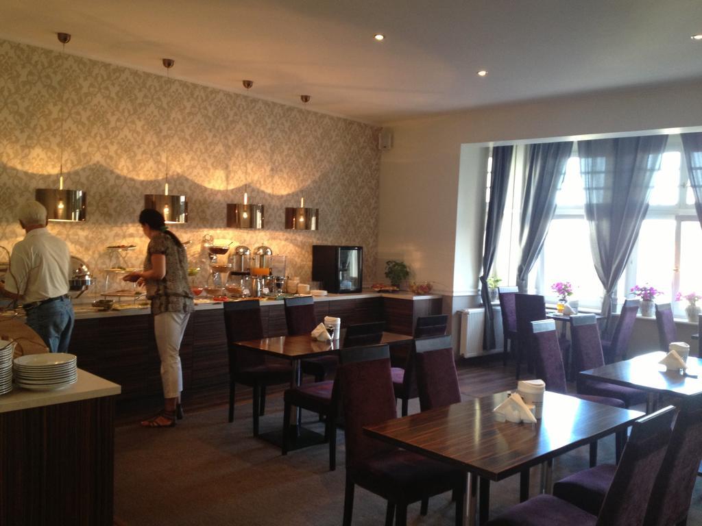 זיילונה גאורה Hotel Srodmiejski מראה חיצוני תמונה